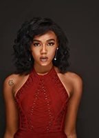 Ниа Холлоуэй