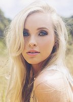 Алисия Банит