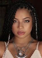 Голая Киана Леде