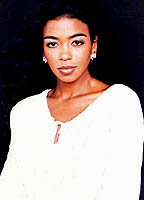 Ананда Льюис