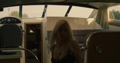 Стефани Мур