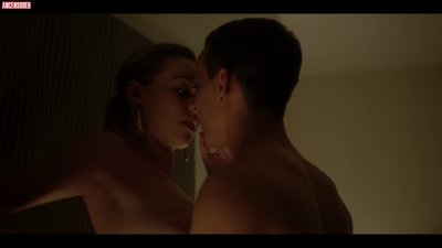 Эстер Экспосито