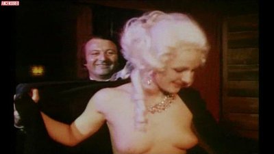 Джулия Томас