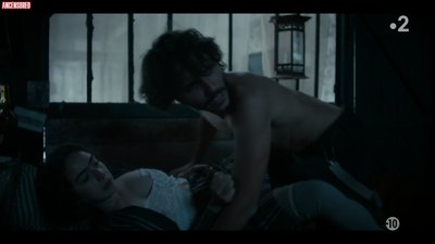 Зоя Бесмонд Де Сенневиль