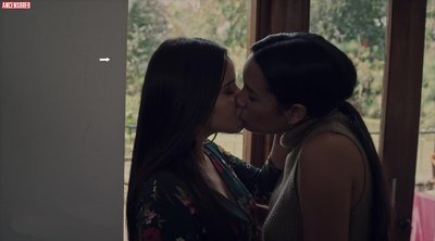 Алисия Джазиз