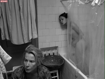 Юлия Бурова