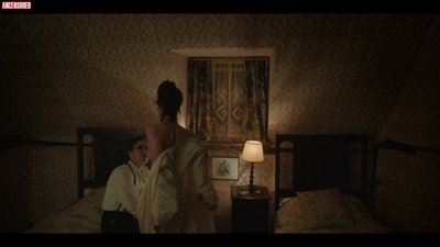 Лили Джеймс