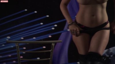 Энджи Альварес