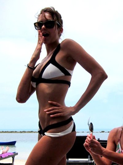 Нина Добрев